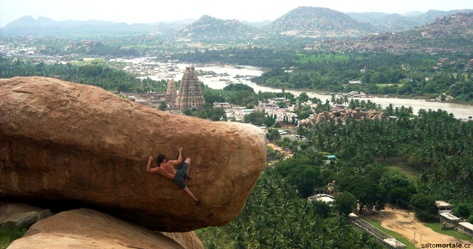 Bouldering v Hampi, Indie, 2010 - Tomáš Rydval
